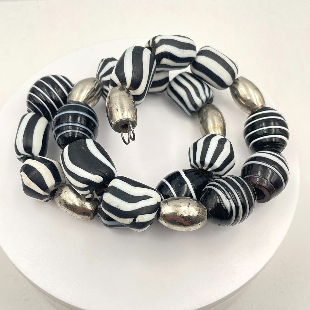 Vintage Silver Tone Black White Striped Beaded‎ Memory Wrap Bracelet Jewelry 90s